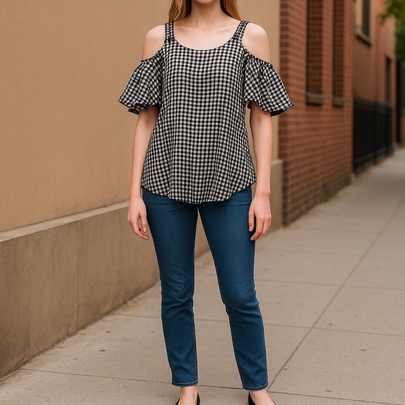Off the shoulder black & white checkered blouse size Medium, NWOT - Picture 3 of 7